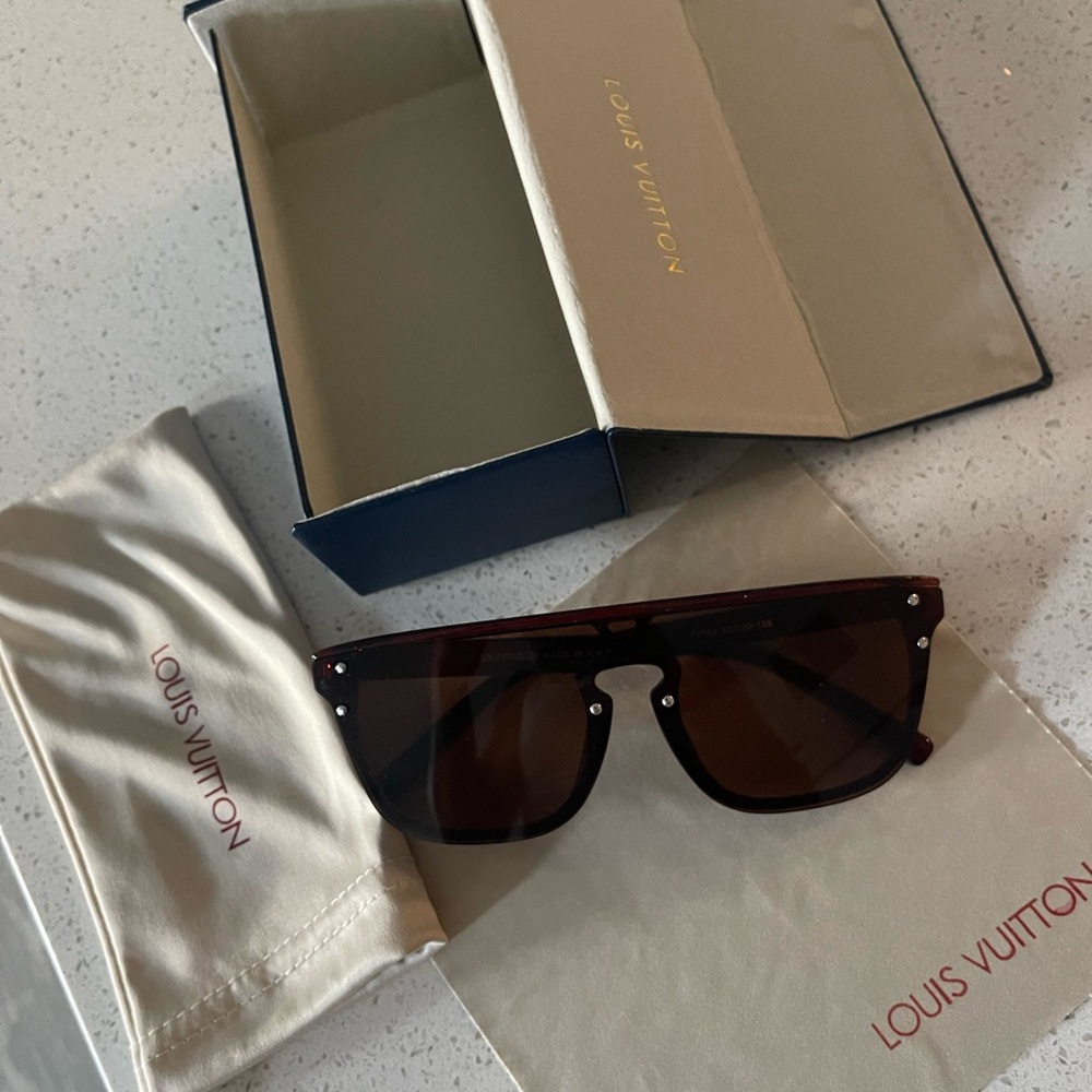 Sunglasses with accessories